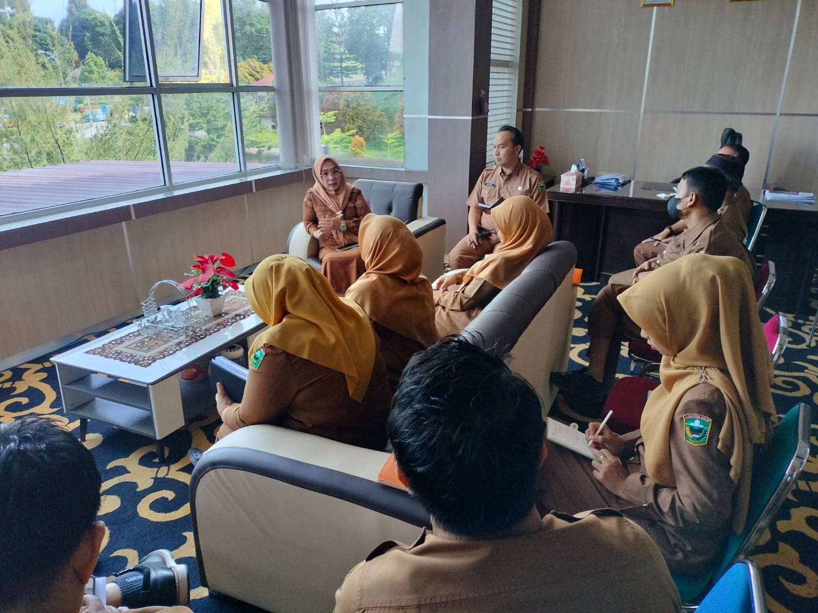 Rapat Evaluasi Kinerja, Etika Pemerintahan, dan Pemenuhan Permintaan Data-Data